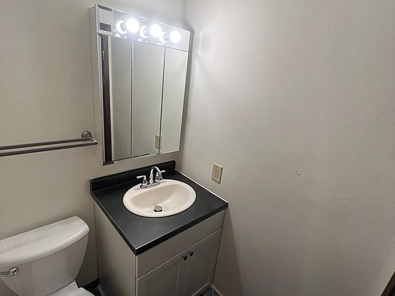 4th image of 1521 West Ave S APT 2