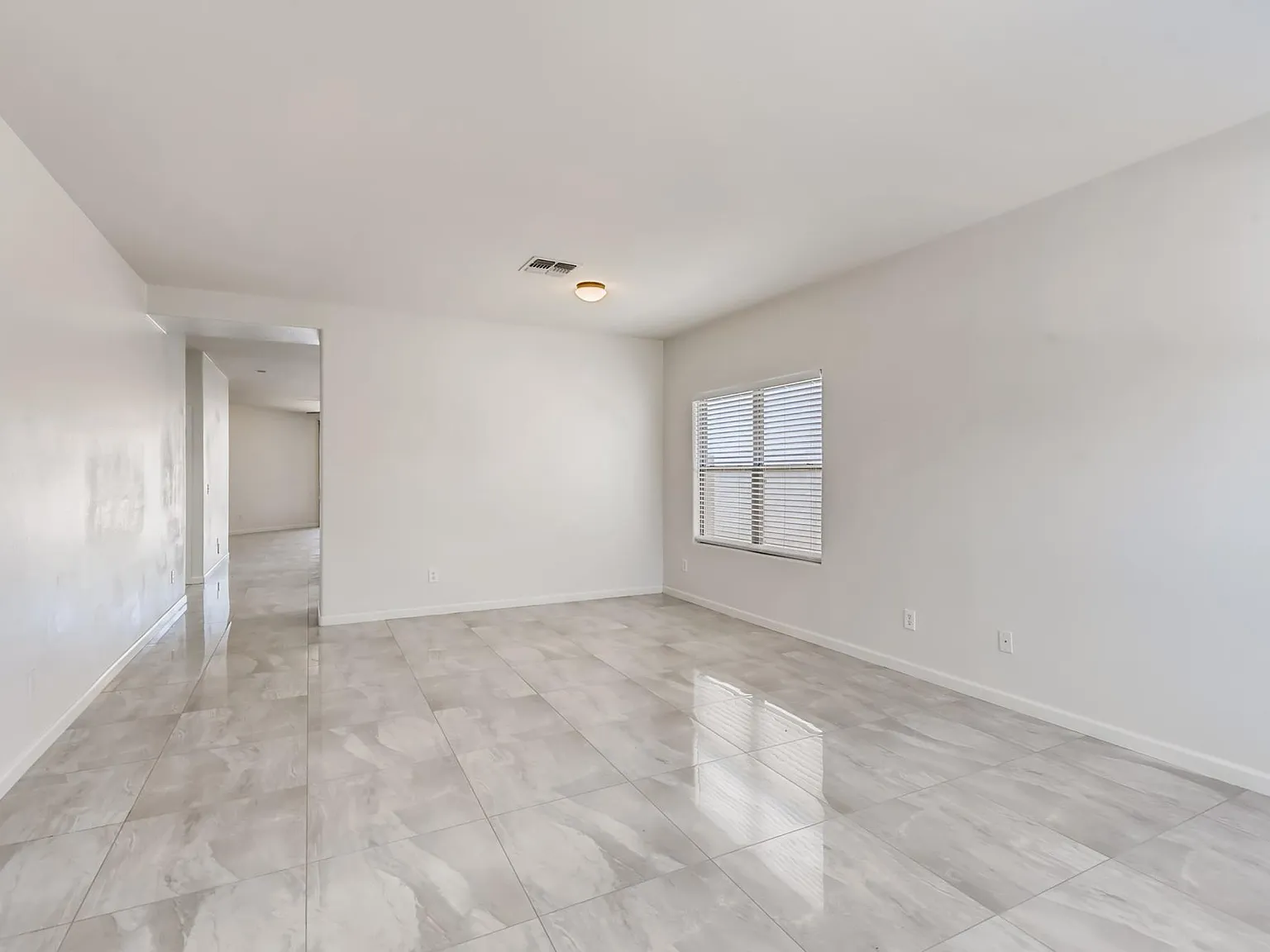 4 bed, 1925 sqft, $2,100 — Photo 3