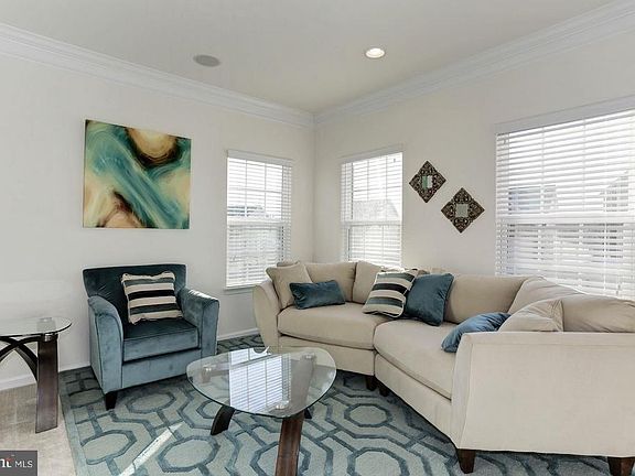 4th image of 3016 Lake Forest Dr