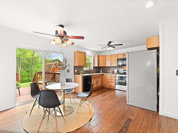5th image of 2212 Dorchester Dr