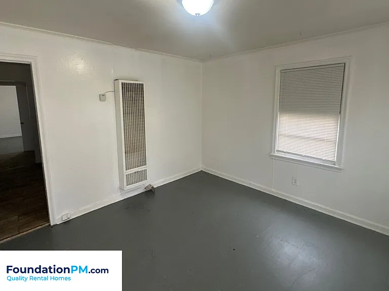 2320 E Warren St — Photo 8