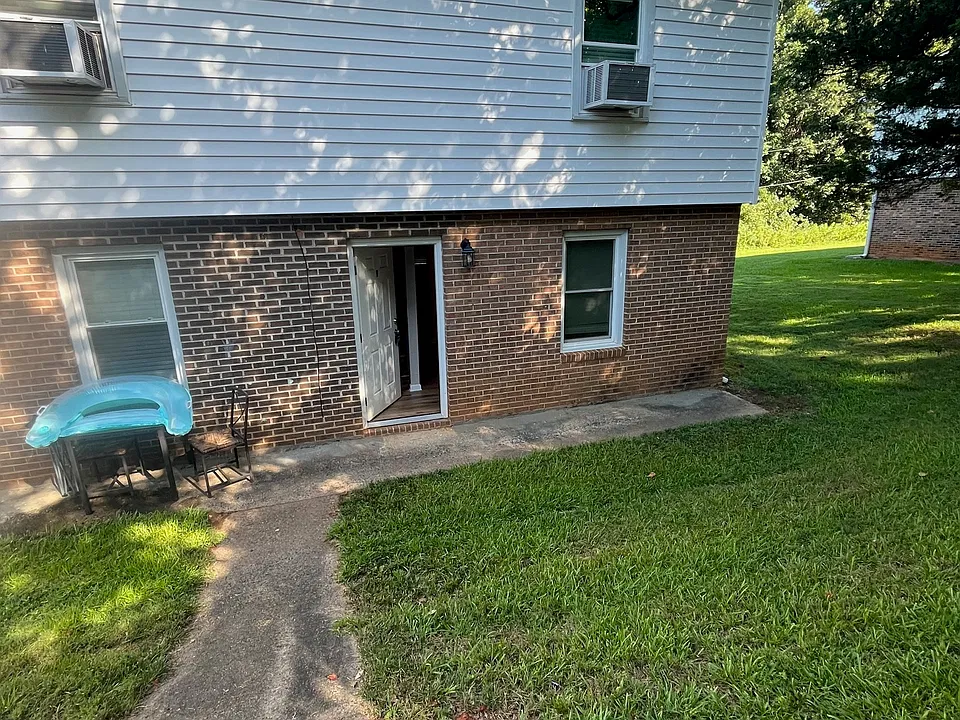 164 Brock Dr #9