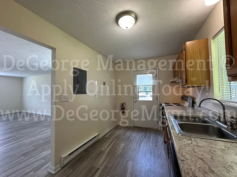 Parkway Apartments — Photo 30