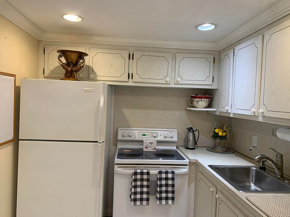 1st image of 343 Norwich E #343