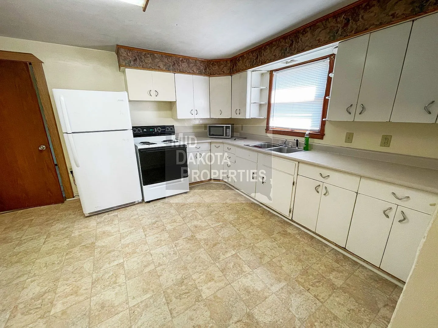914 E 2nd- 3 bedroom house — Photo 4