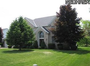 578 Treeside Ln, Avon Lake, OH 44012