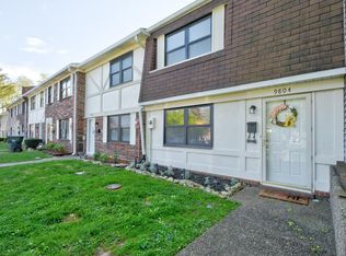 9804 Oakshire Dr, Louisville, KY 40299