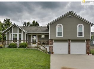 20925 Poplar Ct, Spring Hill, KS 66083