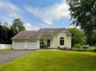 102 Valley Dr, Middletown, CT 06457