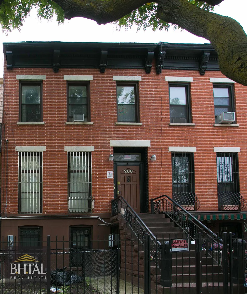 288 Quincy St photo 1