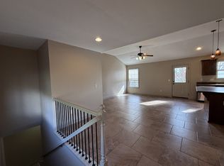 191 Roundhill Rd, Branson, MO 65616