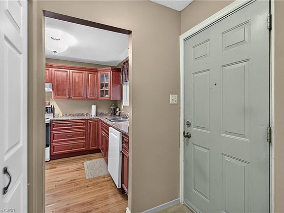 2nd image of 28 Boston Cres