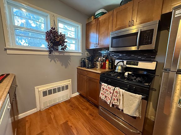 2nd image of 116 Bentley St Floor 2