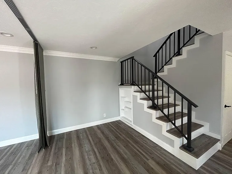 1426 Oxford Ln — Photo 11