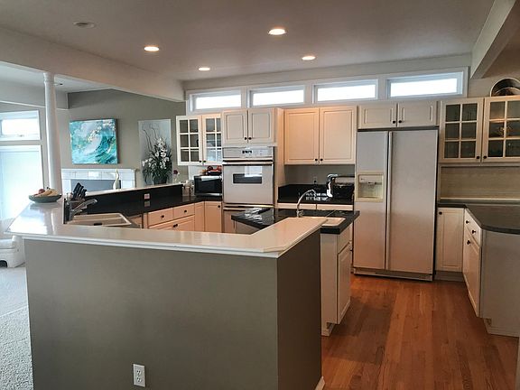 3rd image of 9407 SE Southworth Dr
