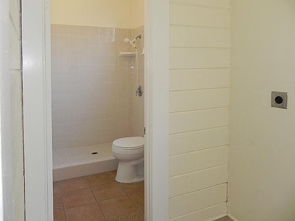 2nd image of 610 Maine St
