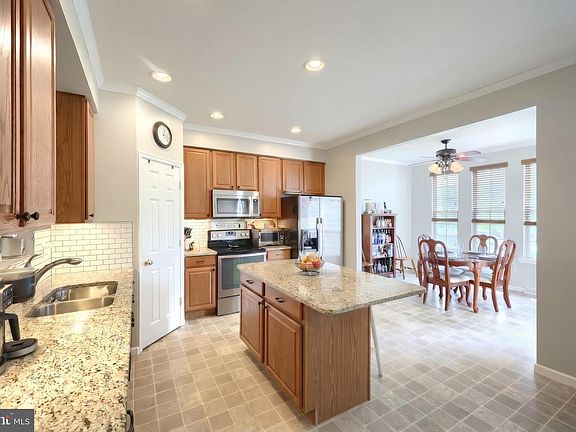 5th image of 95 Colonial Dr