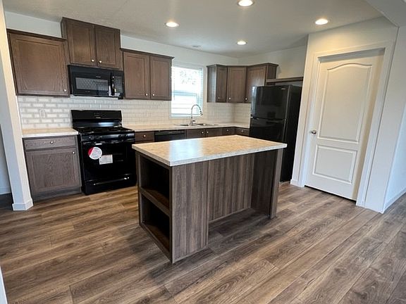 2nd image of 250 SE Laurel St #1084