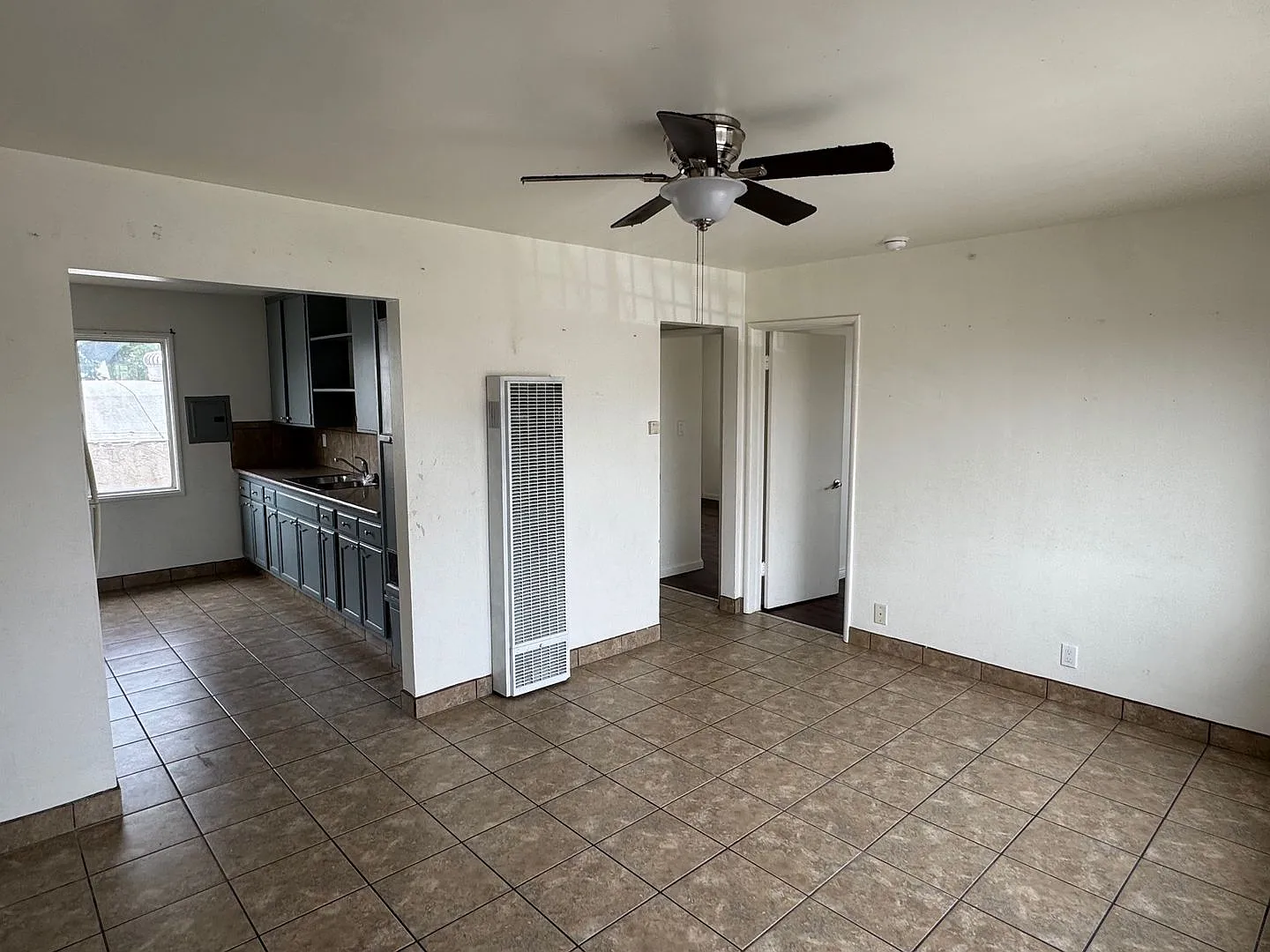 1351 E. Vernon Ave. — Photo 2