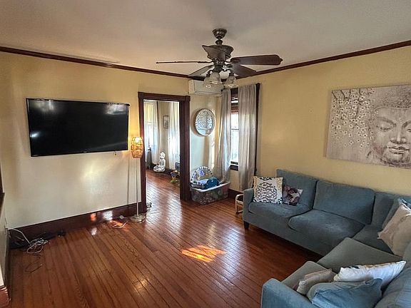 3rd image of 6555 Maple Ave