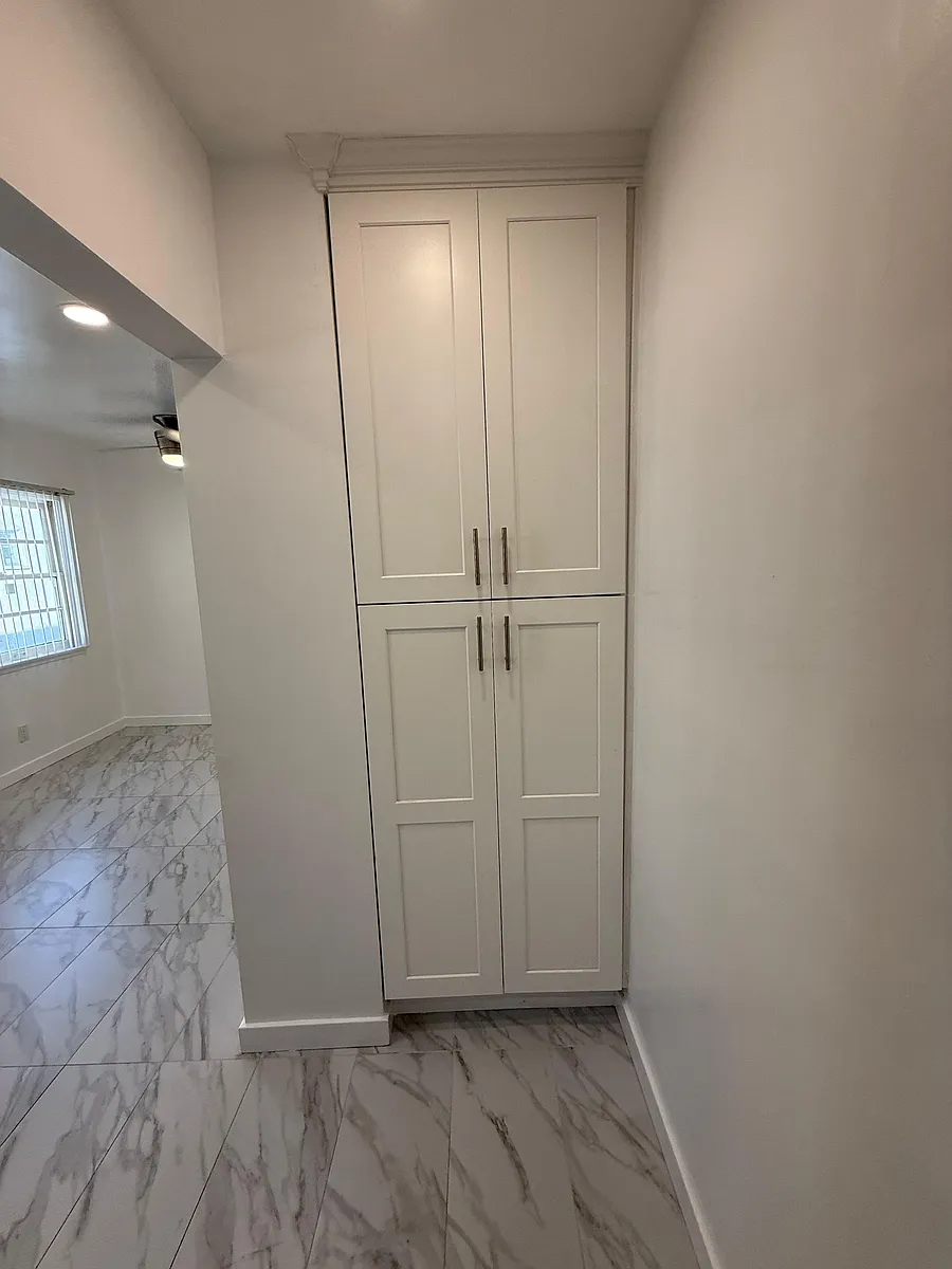 Building Photo - 450 N Gardner St #1/2