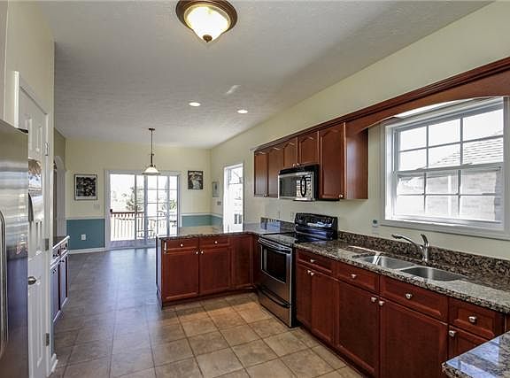 4th image of 1308 Wentworth Dr