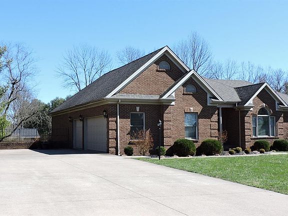 3rd image of 135 Holly Hills Dr