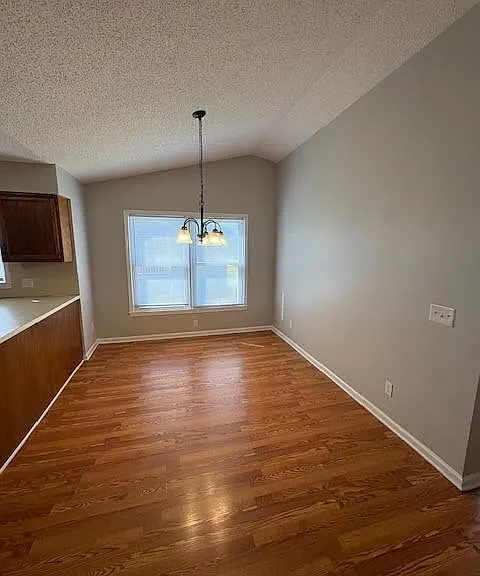 118 W Victoria Ct #D — Photo 2