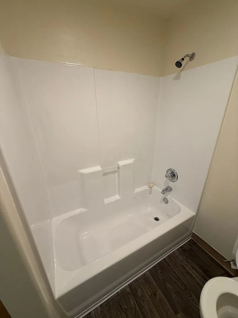756 N Riverside Ave — Photo 4