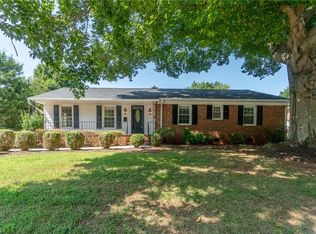 911 Pembroke Rd, Greensboro, NC 27408