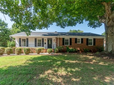 911 Pembroke Rd, Greensboro, NC, 27408