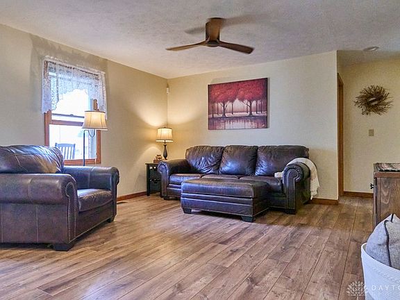 3rd image of 1271 Country Oaks Ln