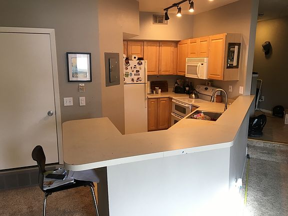 Kitchen w extended counter t