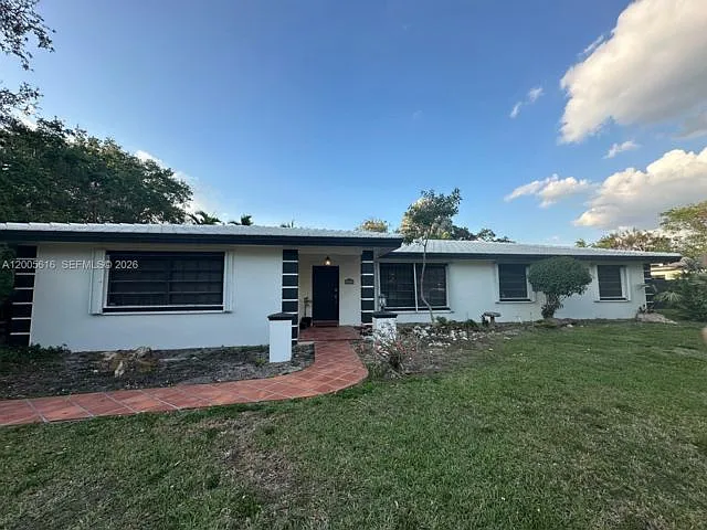 3 bed, 2.0 bath, 1854 sqft, $5,550 — Photo 2