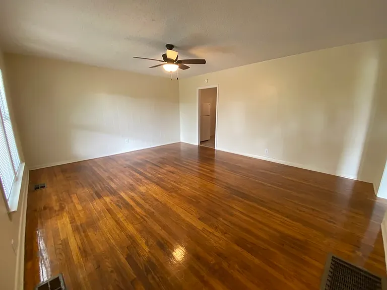 828 Burleson St #B — Photo 7