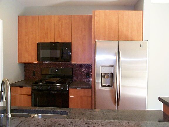 5th image of 845 N High St Unit 211