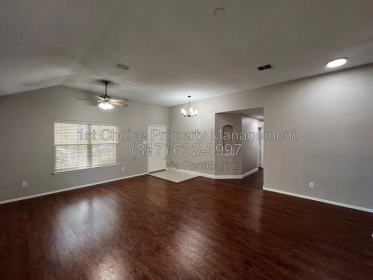 304 E Clover Park Dr — Photo 8