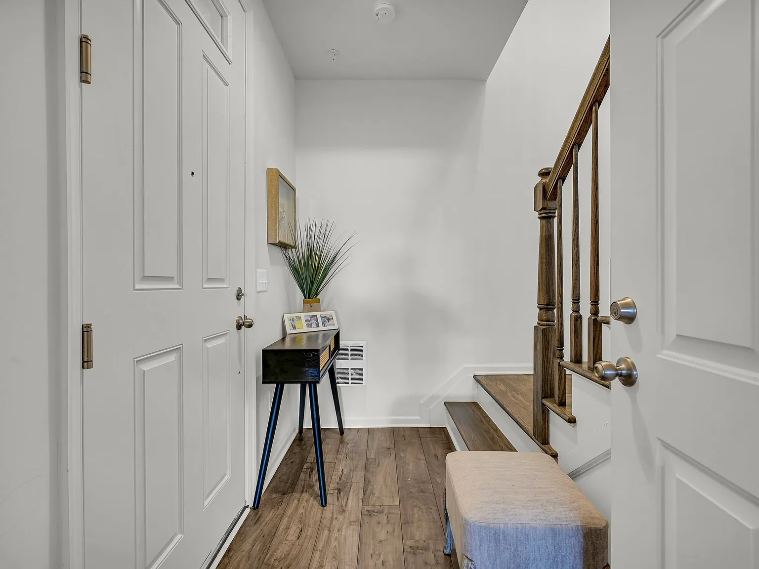 3 bed, 2.5 bath, 2039 sqft, $5,300 — Photo 4