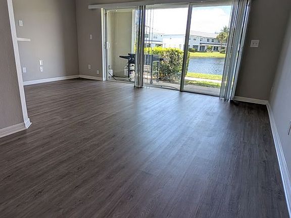 5th image of 10739 Savannah Wood Dr #207