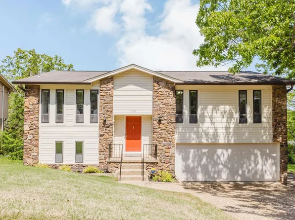 11924 Pleasant Forest Dr, Little Rock, AR 72212