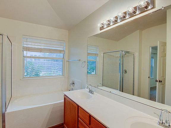 4th image of 4205 Hillside Dr