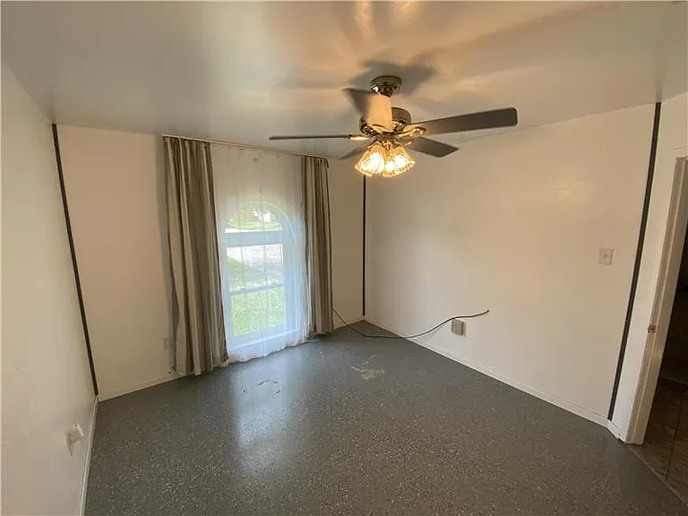 1122 Rhonda Lee St — Photo 11