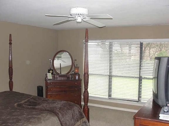 4th image of 1127 Bayshore Dr