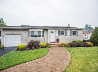 21 Weldon Ln, Commack, NY 11725