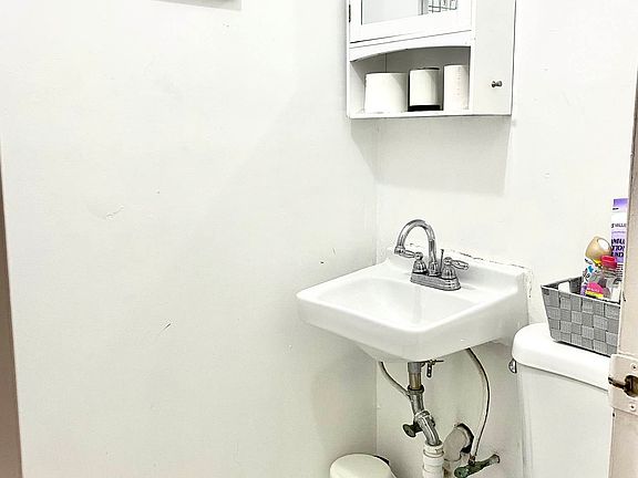 5th image of 717 E 5th St APT 1C