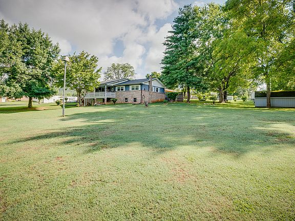 5th image of 111 Lakeview Cir