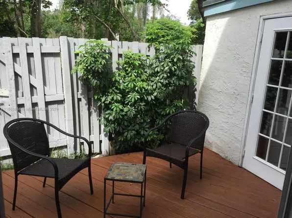 1369 Cottonwood Cir #1, Fort Lauderdale, FL 33326