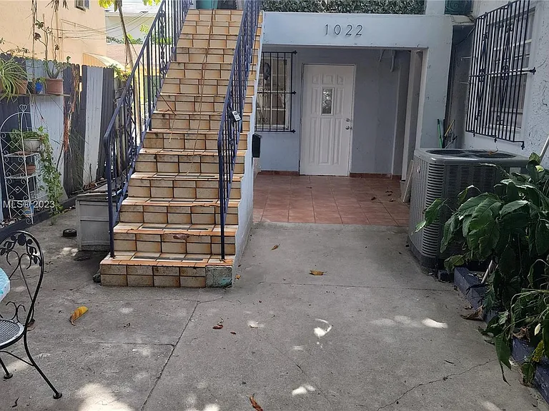 1022 SW 9th Ave #2 — Photo 3