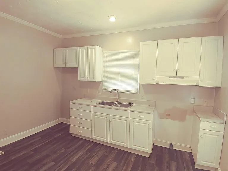 621 N Mountain St — Photo 2
