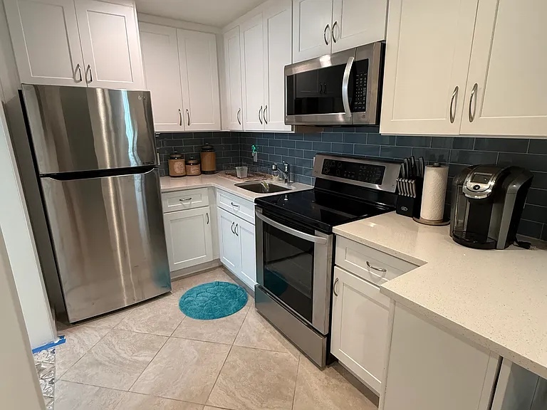 3065 Florida Blvd — Photo 2